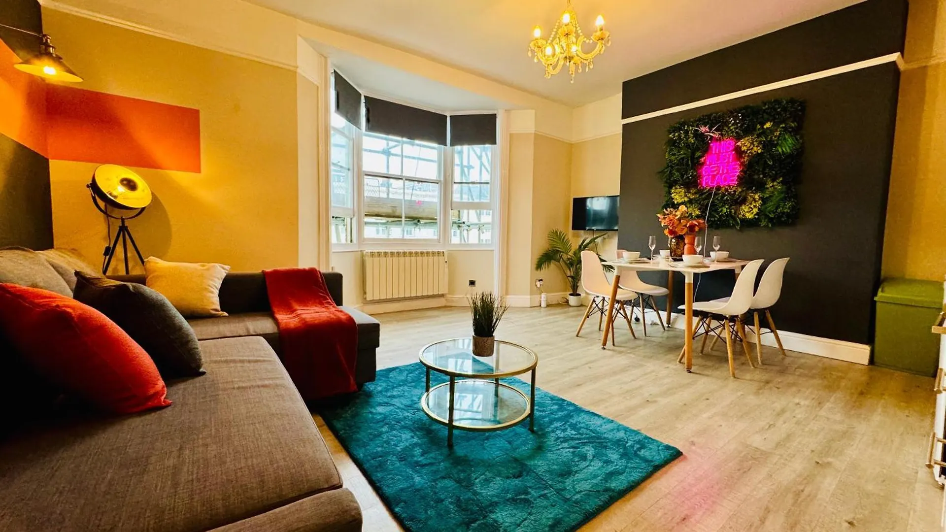 Central 2 Bedroom Flat Next To Brighton Beach & Churchill Square Reino Unido